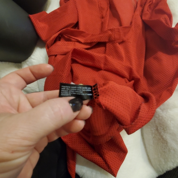 Red blouse w black polka-dots. Vintage Limited - Picture 9 of 10